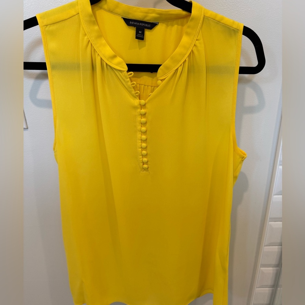 Banana Republic tank top in yellow with stylish buttons